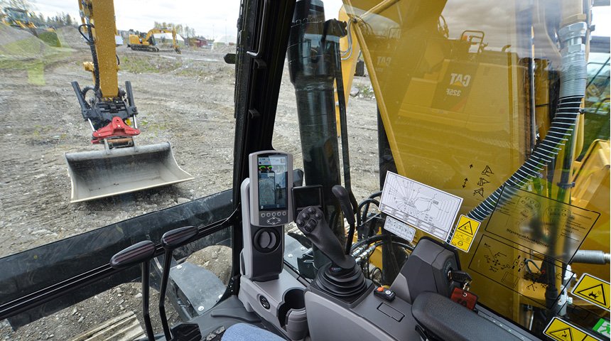 PR 860x480 px_Cat 313F_3.jpg