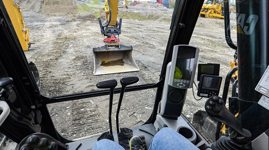 PR 860x480 px_Cat 325F_3.jpg