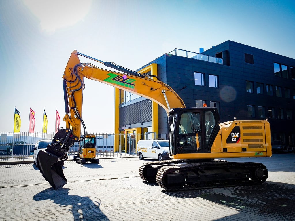 Cat 320 Z-line_2.jpg