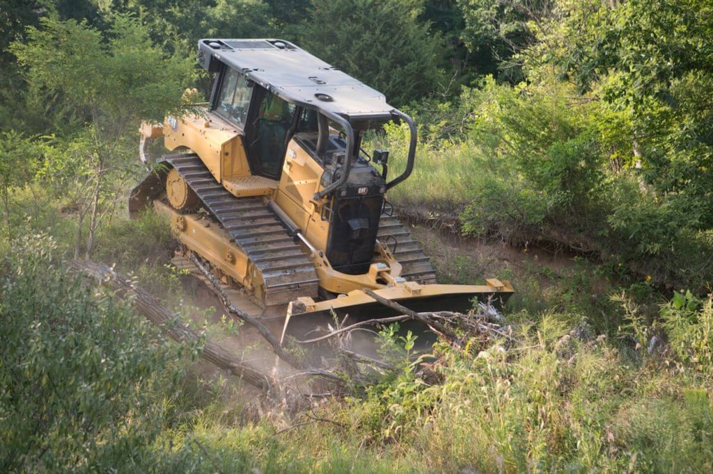 D6 dozer uitgerust voor landontginning