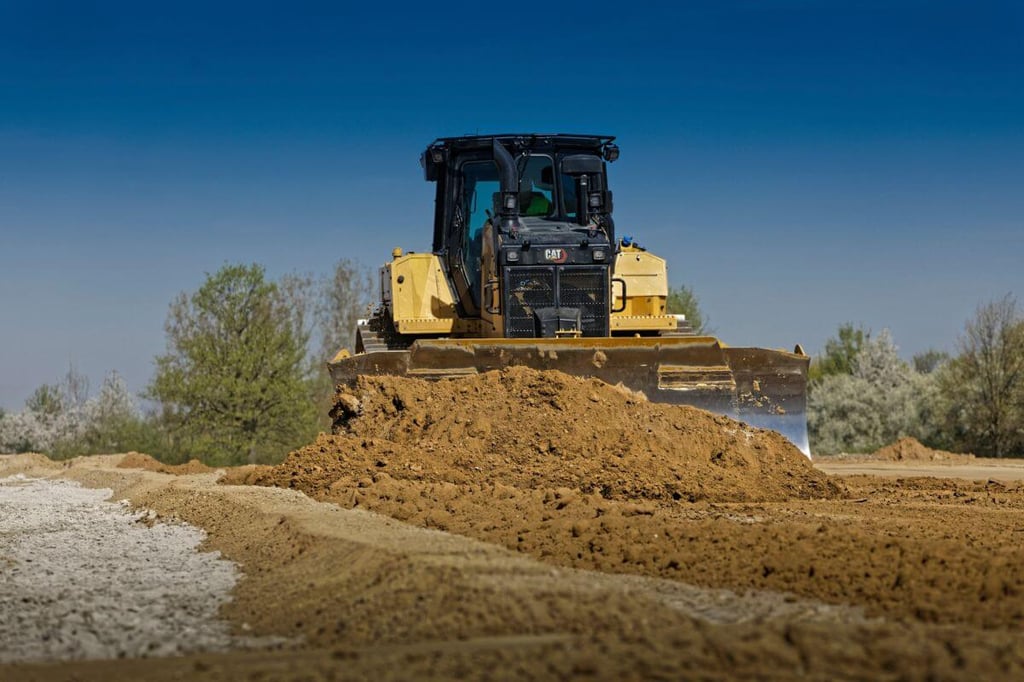 D6 XE Dozer met elektrische aandrijving maakt het terrein bouwrijp in gerecycleerde materialen