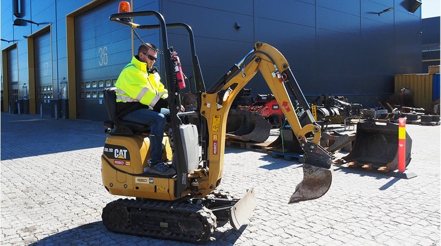 PR BCP 860x480 px_Cat 300.9D_.jpg