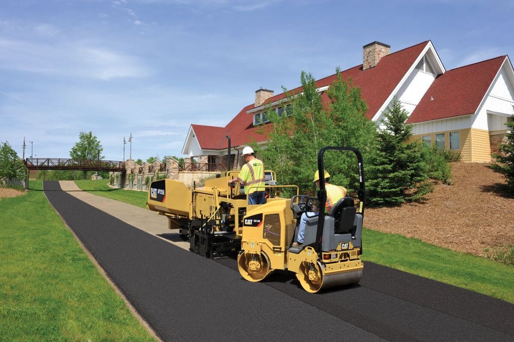 AP255E Track Asphalt Paver