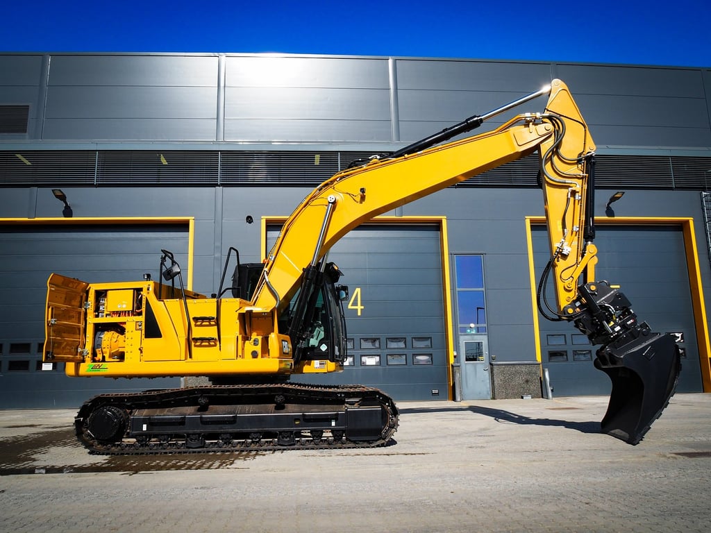 Cat 320 Z-line_ andre siden.jpg