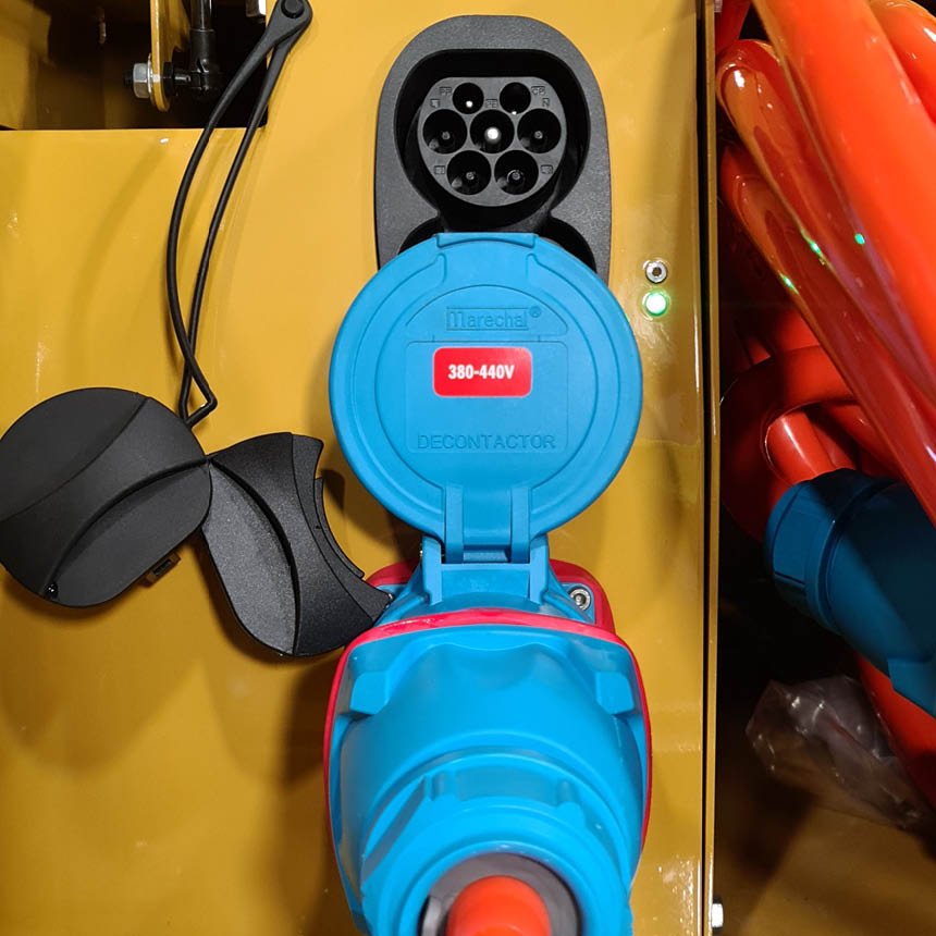 Cat 310 Z-Line_4.jpg