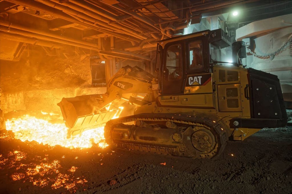 973K Track Loader - Steel Mill Configuration