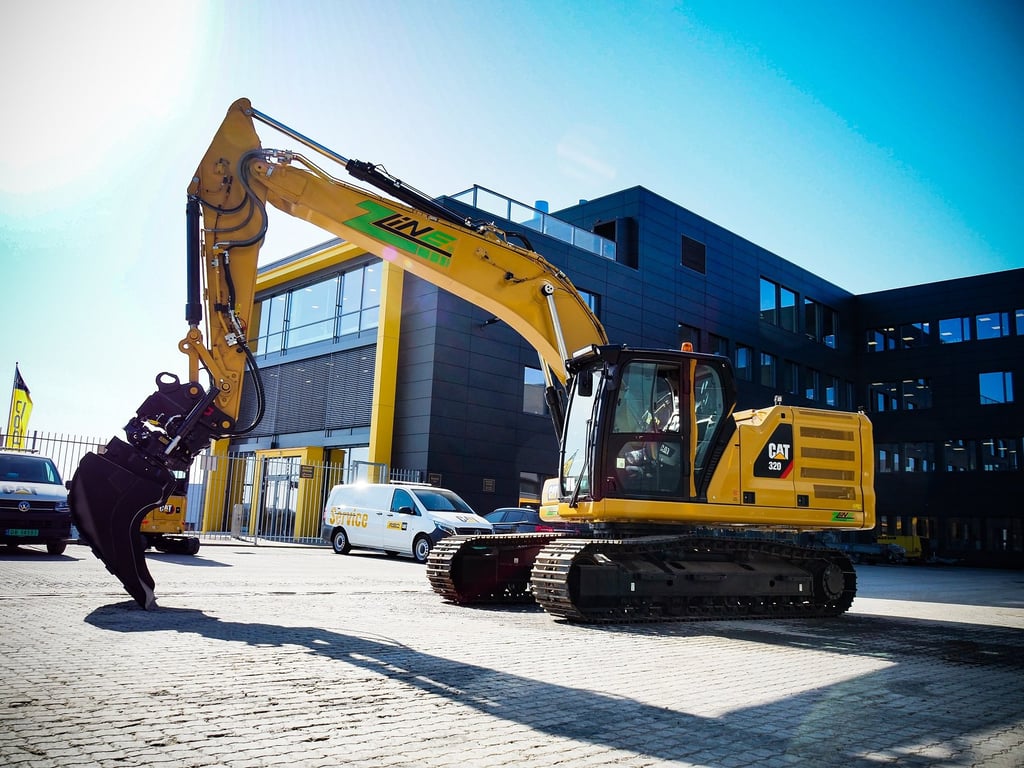 Cat 320 Z-line_1.jpg