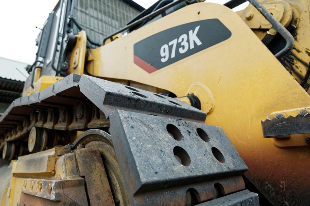 973K Track Loader - Steel Mill Configuration