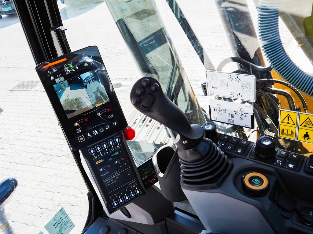 Cat 320 Z-line Hytta.jpg