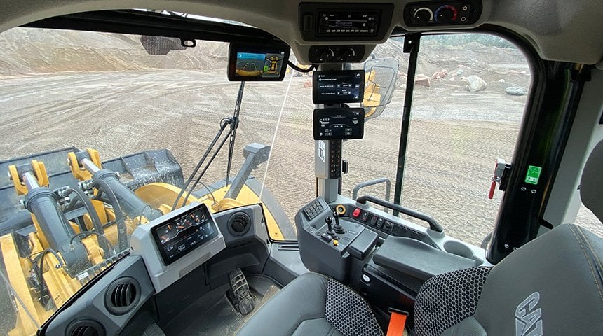Cat medium hjullastere har premium førerhytte både på sikkerhet og komfort!
