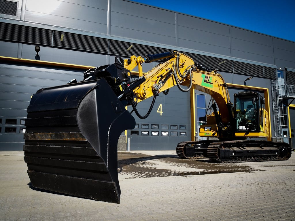 Cat 320 Z-line_6.jpg