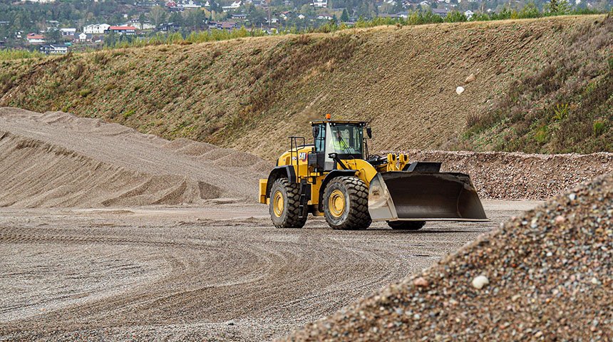 Cat 982 XE bak haug LowRes.jpg